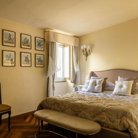 Palazzo Lari Sarzana Hotel Bagian luar foto