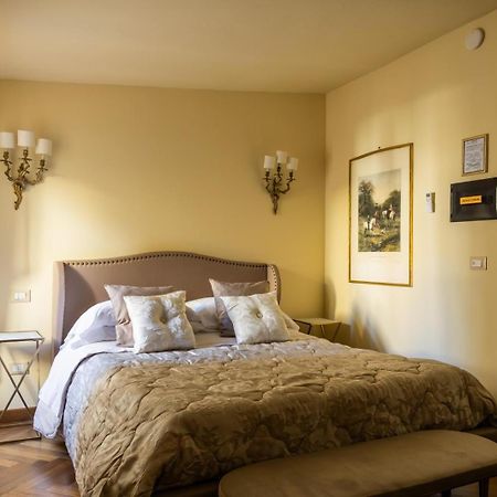 Palazzo Lari Sarzana Hotel Bagian luar foto
