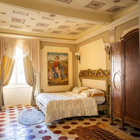 Palazzo Lari Sarzana Hotel Bagian luar foto