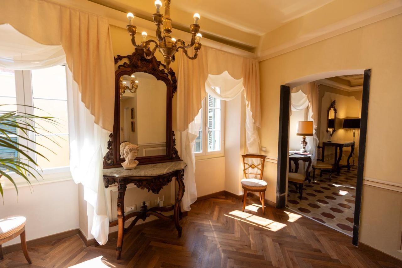Palazzo Lari Sarzana Hotel Bagian luar foto