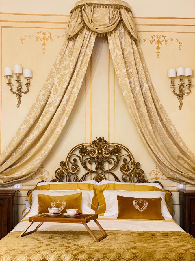 Palazzo Lari Sarzana Hotel Bagian luar foto