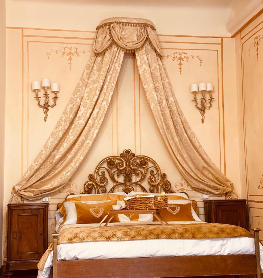 Palazzo Lari Sarzana Hotel Bagian luar foto