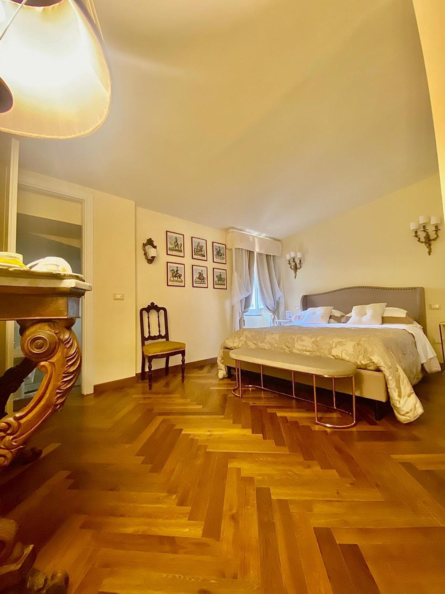 Palazzo Lari Sarzana Hotel Bagian luar foto