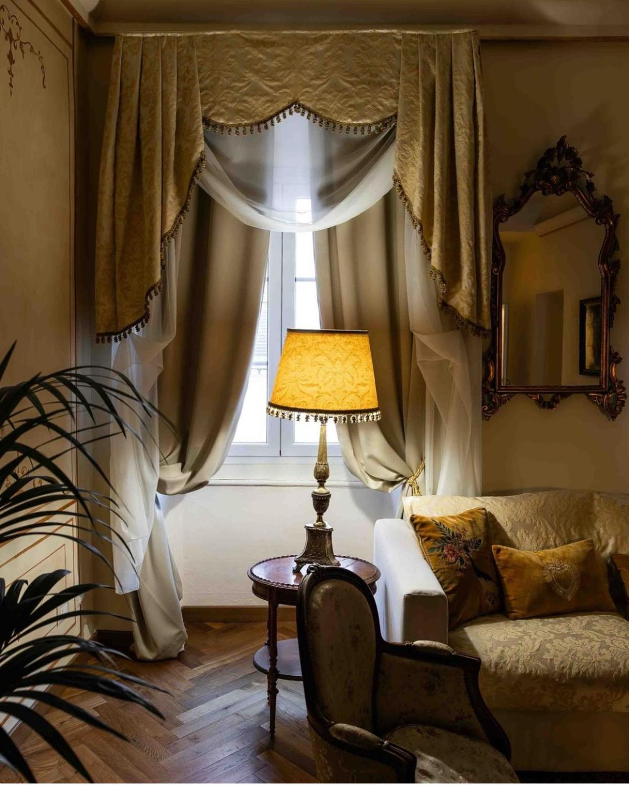 Palazzo Lari Sarzana Hotel Bagian luar foto