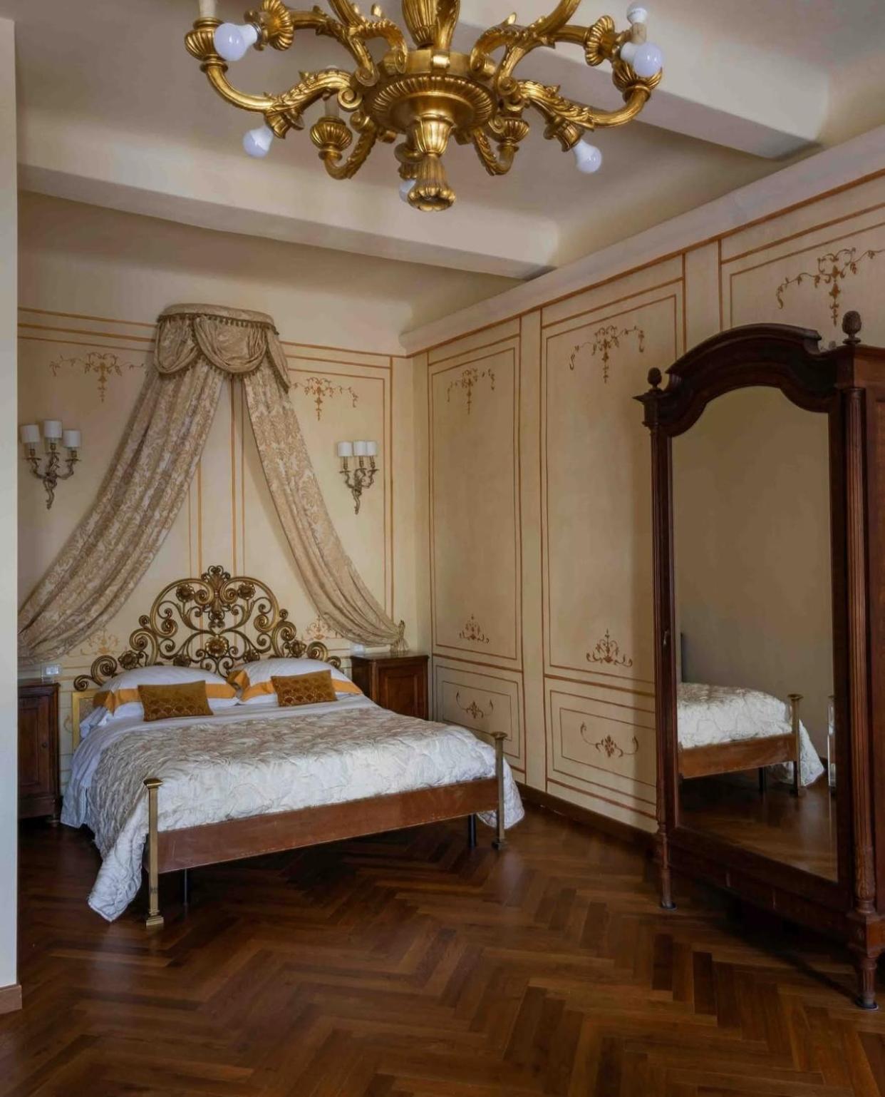 Palazzo Lari Sarzana Hotel Bagian luar foto