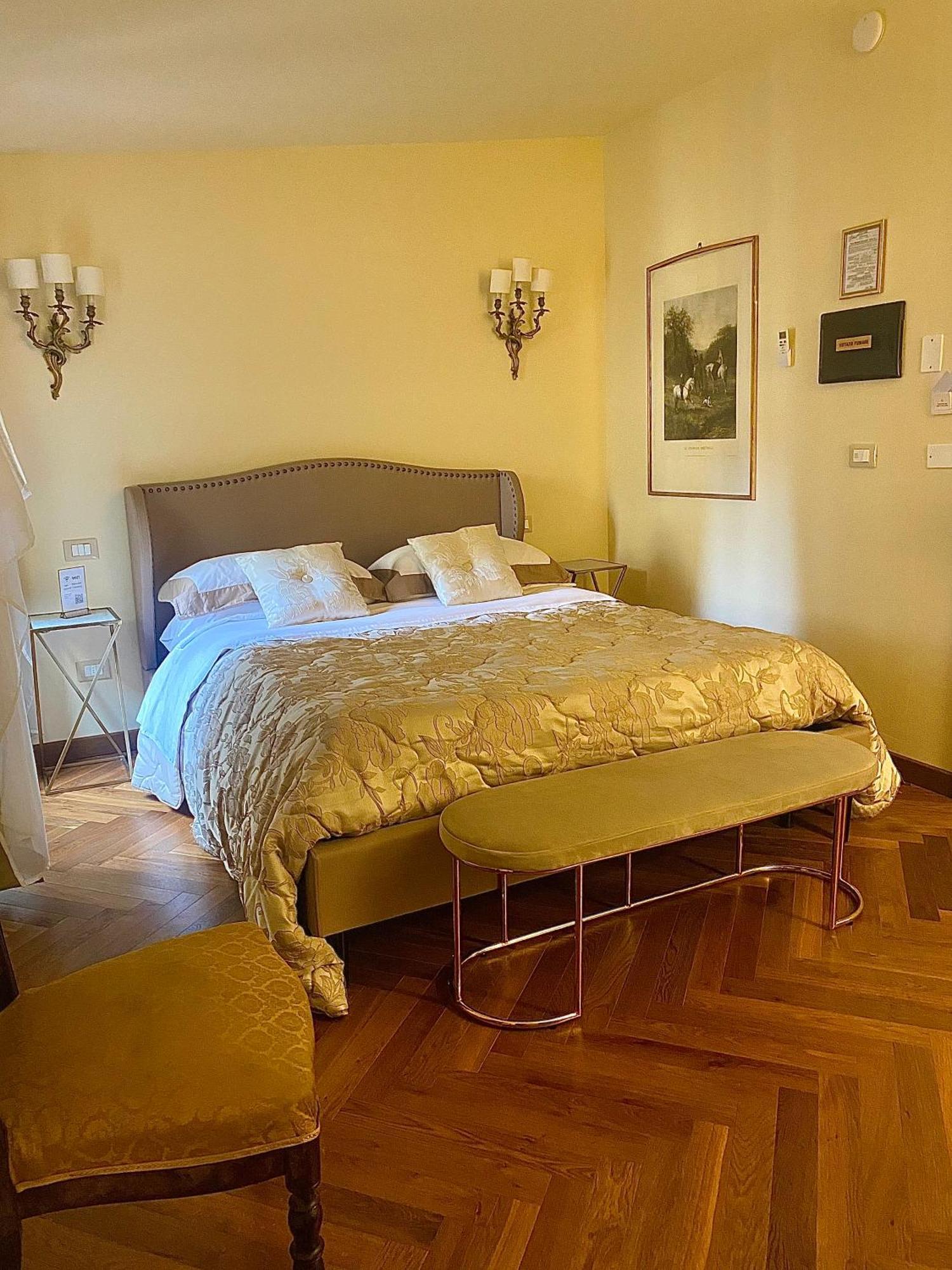 Palazzo Lari Sarzana Hotel Bagian luar foto