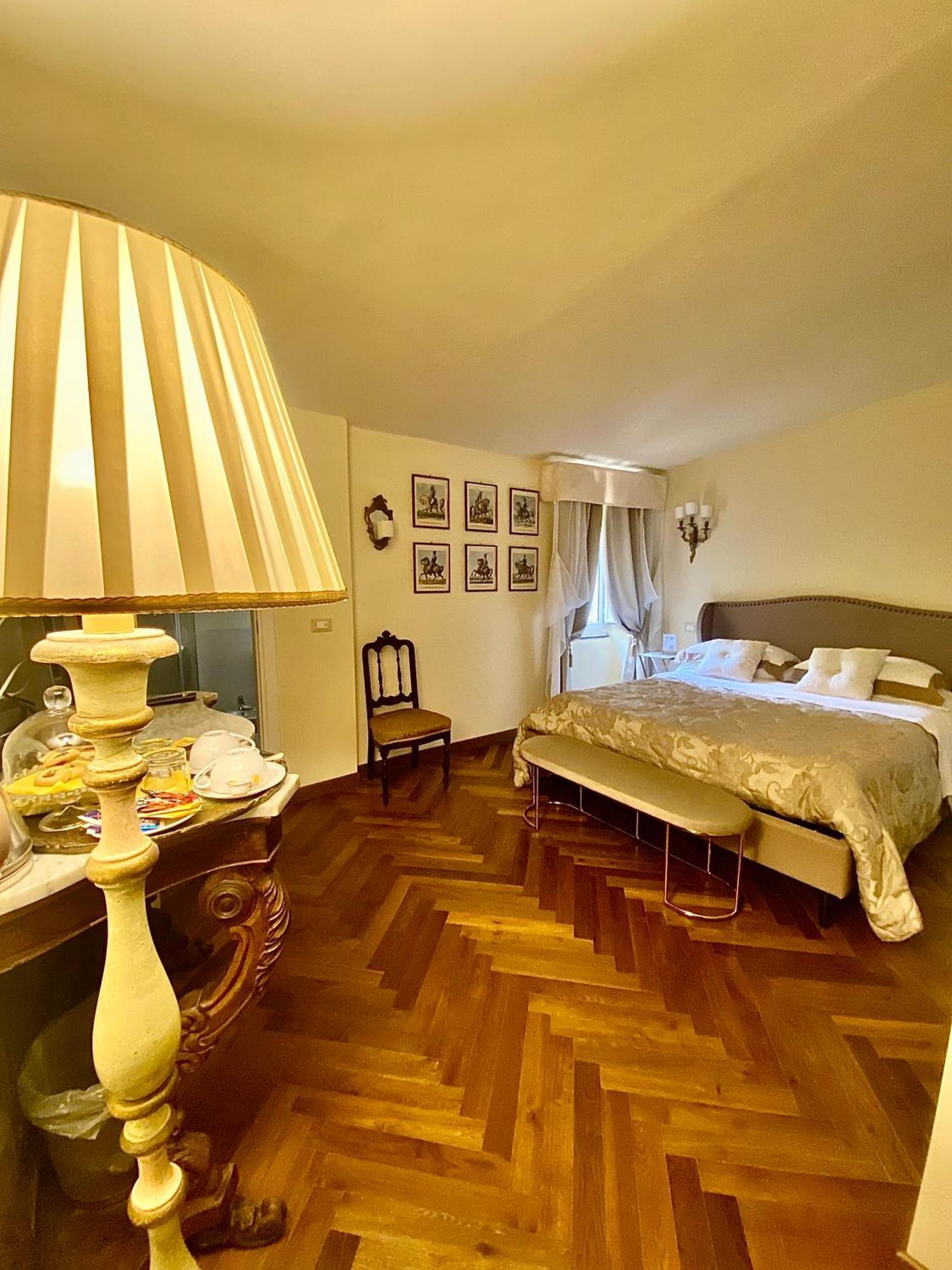 Palazzo Lari Sarzana Hotel Bagian luar foto