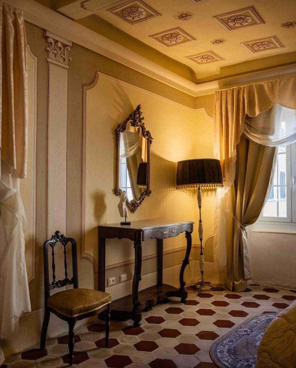 Palazzo Lari Sarzana Hotel Bagian luar foto