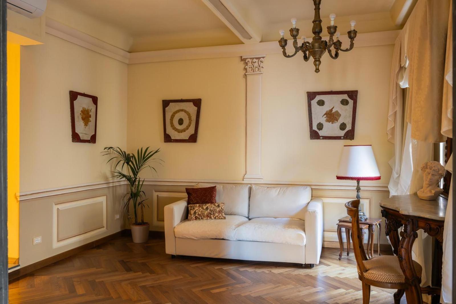 Palazzo Lari Sarzana Hotel Bagian luar foto