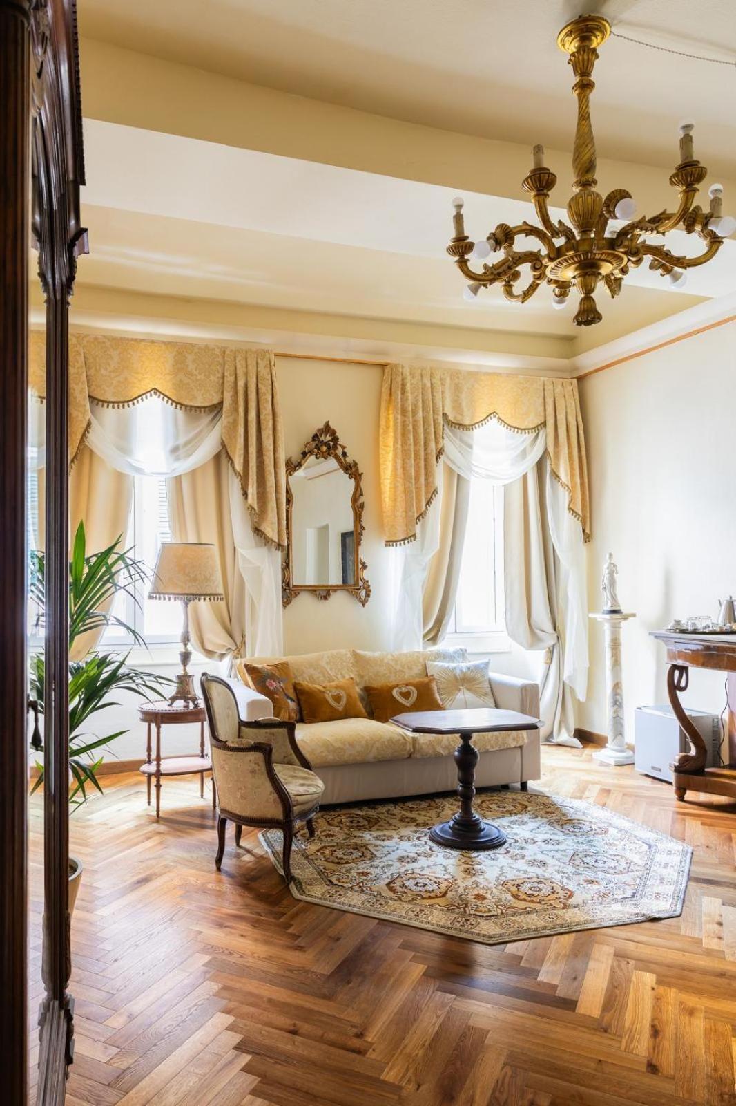 Palazzo Lari Sarzana Hotel Bagian luar foto