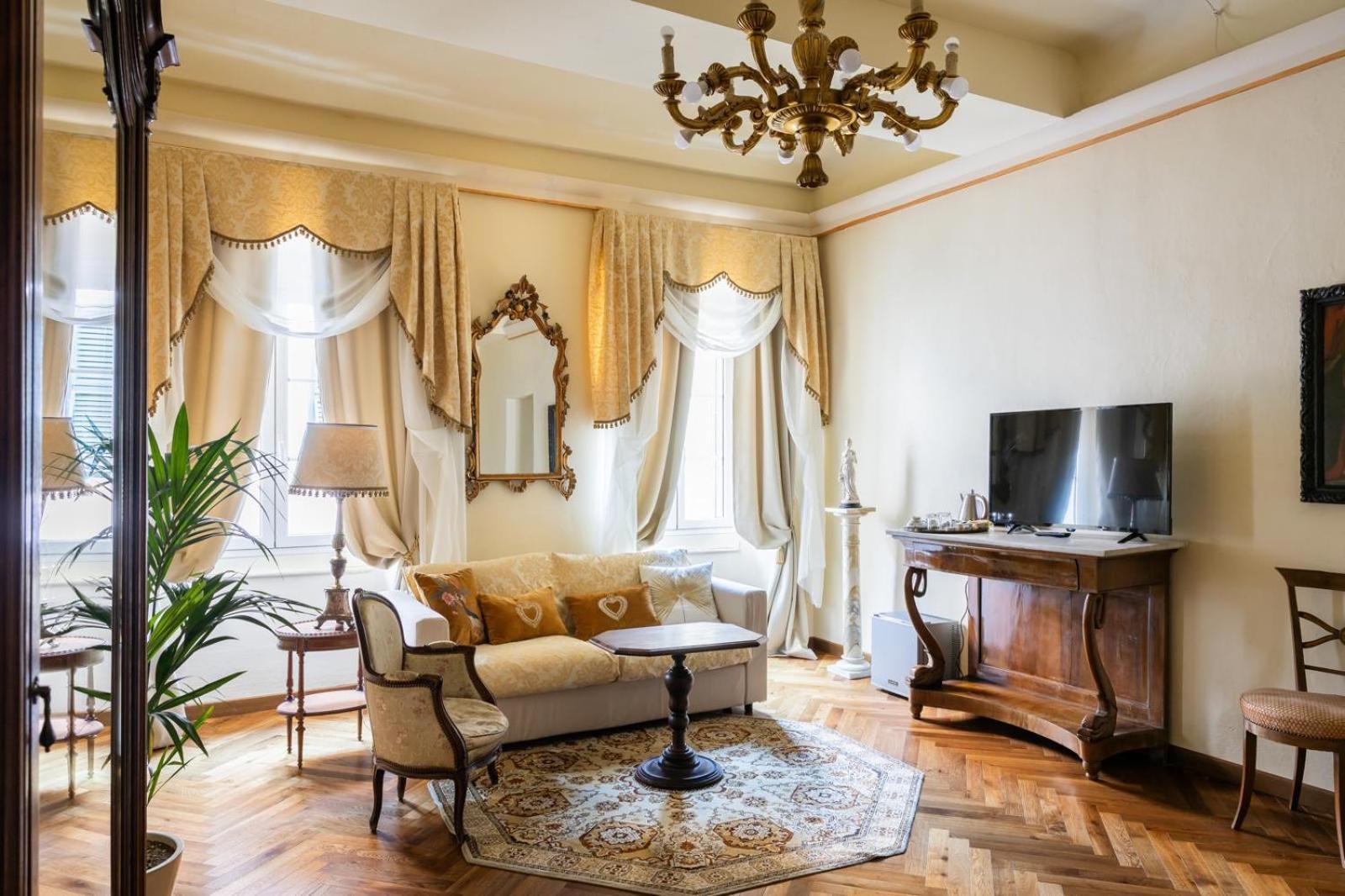 Palazzo Lari Sarzana Hotel Bagian luar foto