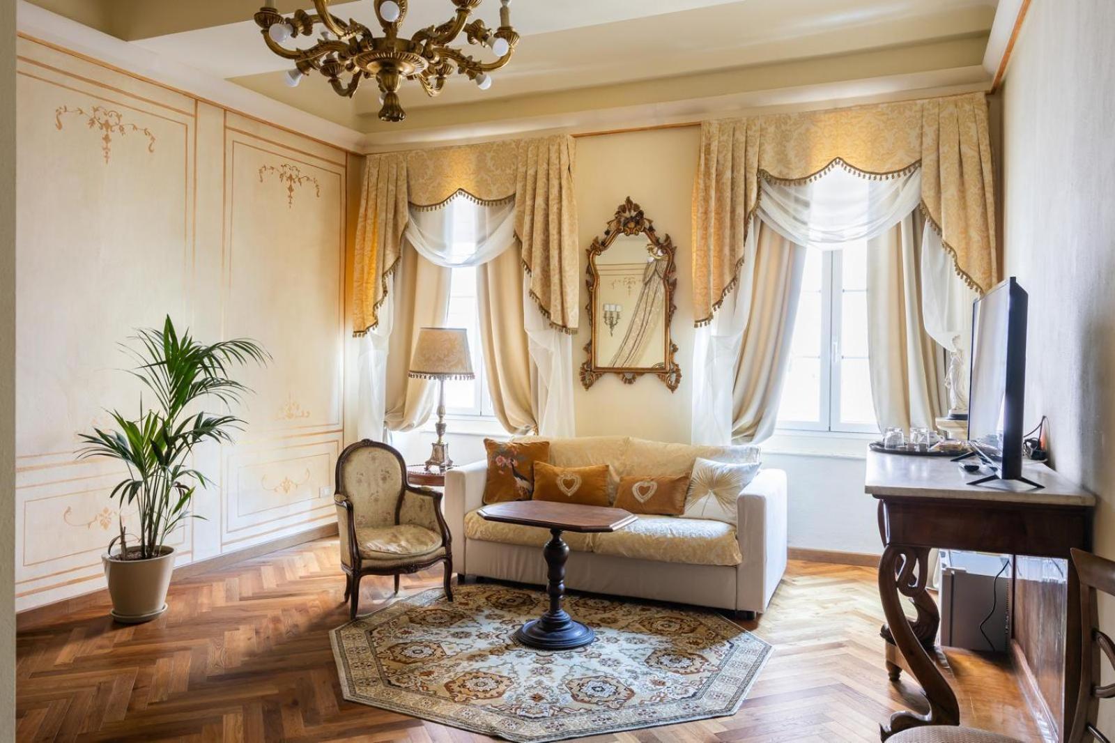 Palazzo Lari Sarzana Hotel Bagian luar foto