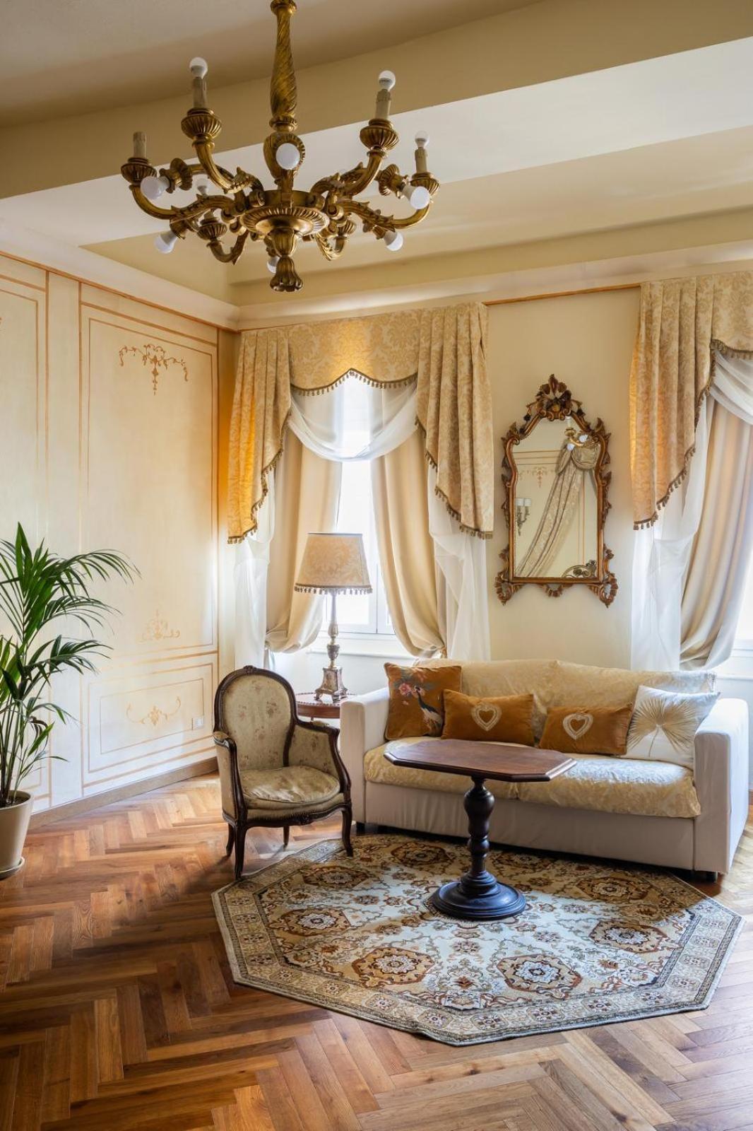 Palazzo Lari Sarzana Hotel Bagian luar foto