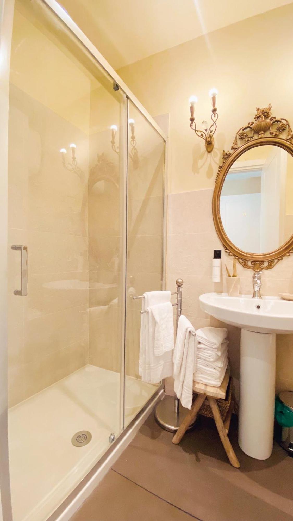 Palazzo Lari Sarzana Hotel Bagian luar foto